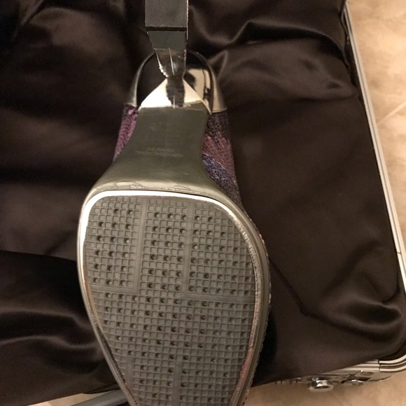 Shoes - Picture 6 of 8